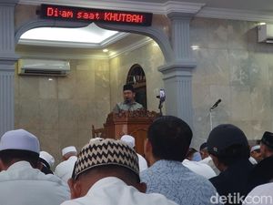 Khutbah Jumat Bulan Muharram: Keutamaan Menyantuni Anak Yatim