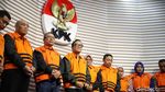 Kepalkan Tangan, Eks Wamenaker Noel Resmi Ditahan KPK