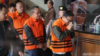 Komisi Pemberantasan Korupsi (KPK) resmi menahan Wakil Menteri Ketenagakerjaan Immanuel Ebenezer atau Noel setelah menjalani pemeriksaan intensif. Noel sebelumnya terjaring operasi tangkap tangan (OTT).  