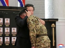 Kim Jong Un Beri Penghargaan ke Tentara Korut yang Perang Lawan Ukraina