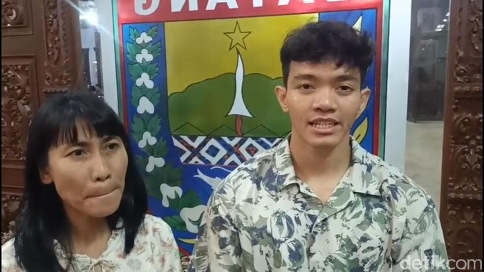 Atlet panjat tebing Kiromal Katibin saat ditemui di Pendopo Kabupaten Batang, Jumat (22/8/2025). Ia saat ini menempati peringkat 1 dunia panjat tebing nomor speed.