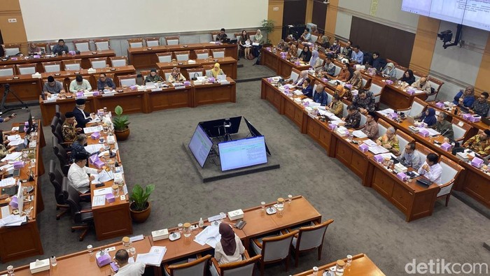 Komisi VIII DPR rapat mengenai RUU Haji