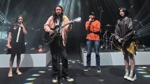 Inilah empat penyanyi yang akan mengisi posisi Ariel sebagai vokalis Peterpan di konser reuni ini. Berurutan dari paling kiri, ada Alex Teh, Ello, Fiersa Besari, dan Tiara Andini. Foto: Instagram Sory @peterpanband.id
