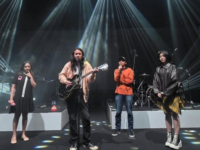 Persiapan konser reuni Peterpan.