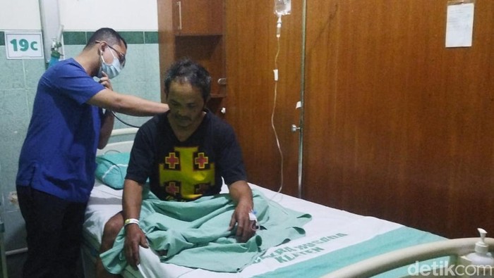 Korban sengatan tawon dirawat di RSCH Klaten, Jumat (22/8/2025).