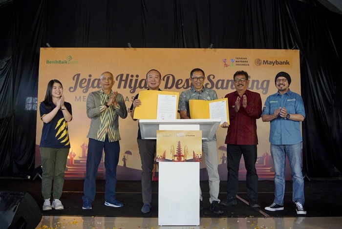 Maybank Indonesia Luncurkan ‘Jejak Hijau Desa Sanding’