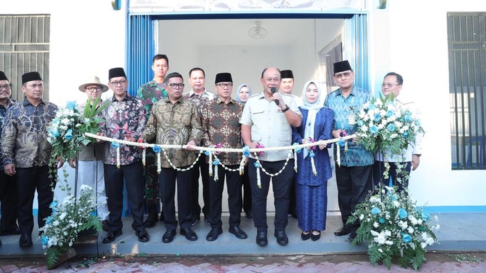 Mendes PDT Yandri Susanto dan Kepala BGN Dadan Hindayana menghadiri peresmian 17 unit Satuan Pelayanan Pemenuhan Gizi (SPPG) di Kabupaten Serang, Banten. (dok Ist)