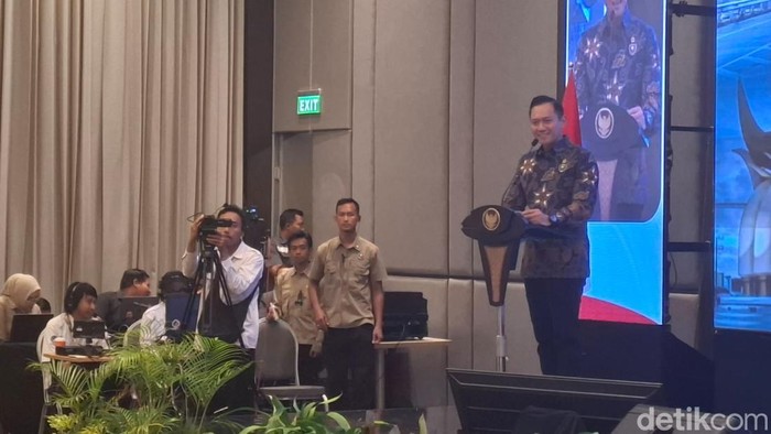 Menko AHY membuka Sarasehan Pengembangan Kawasan Pawitandirogo di Kota Madiun.