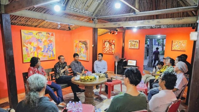 Menteri Kebudayaan (Menbud) Republik Indonesia Fadli Zon menyerap aspirasi sejumlah seniman seni rupa di Yogyakarta.