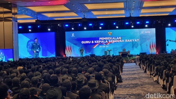 Menteri Sosial (Mensos) Saifullah Yusuf (Gus Ipul) saat pembekalan guru Sekolah Rakyat di JIExpo, Jakarta Pusat, Jumat (22/8/2025). (Taufiq/detikcom)