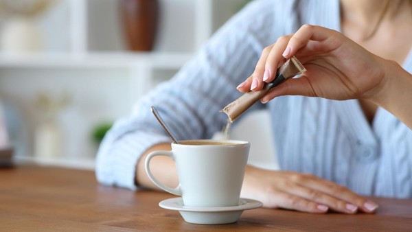 Seperti Apa Bahaya Minum Kopi Pakai Gula Setiap Hari? Ini Penjelasannya