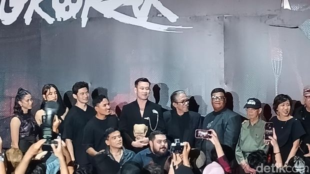 Cast dan kru film Panji Tengkorak.