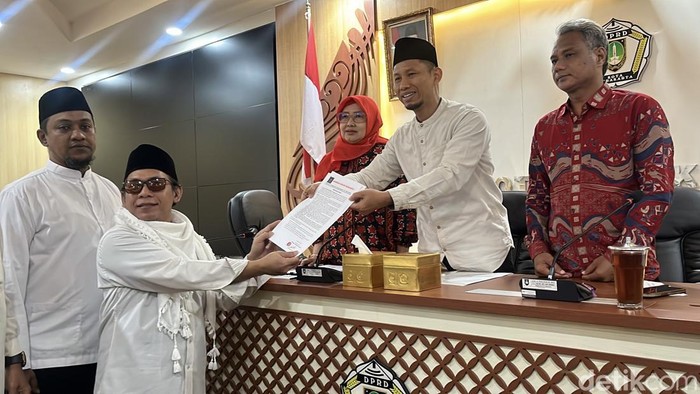 Para pelaku usaha hingga musisi temui DPRD Solo, membahas mengenai royalti, Jumat (22/8/2025)