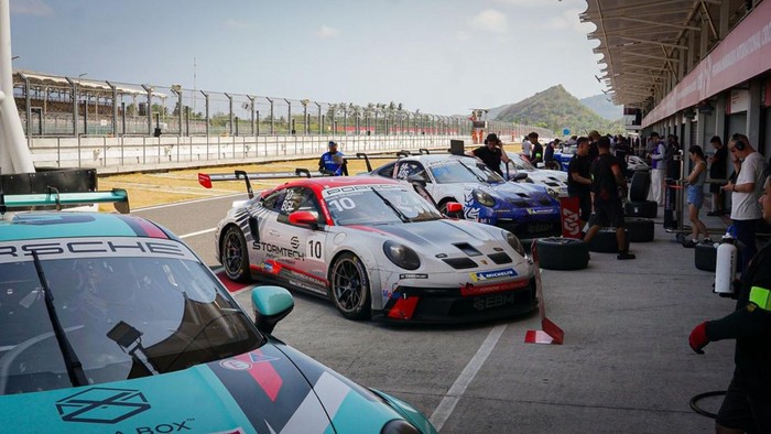 Para pembalap Porsche Carrera Cup Asia (PCCA) 2025 mulai melakoni sesi free practice di Sirkuit Mandalika, Jumat (22/8/2025). (Foto: Dok. MGPA)