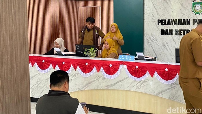 DPRD Parepare mendesak Pemkot Parepare, Sulawesi Selatan (Sulsel) membatalkan kenaikan tarif Pajak Bumi dan Bangunan (PBB) hingga mencapai 800%.