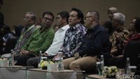 Wakil Menteri Lingkungan Hidup Diaz Hendropriyono memberikan pidato pada AIGIS. Peta jalan mencakup sembilan subsektor energi-intensif, yaitu semen, besi dan baja, pupuk, kimia, pulp dan kertas, tekstil, kaca dan keramik, otomotif, serta makanan dan minuman.