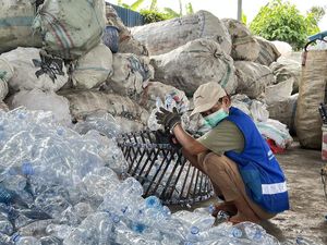 Mendagri Tito Karnavian Surati Koster soal Larangan AMDK di Bali