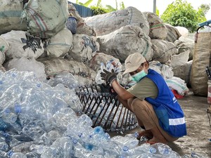 Mendagri Tito Karnavian Surati Koster soal Larangan AMDK di Bali