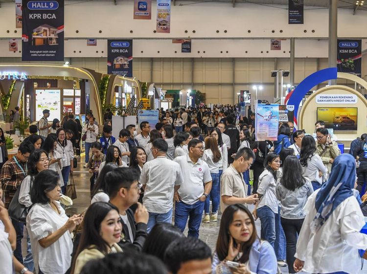 Pengunjung Padati BCA Expo 2025 di ICE BSD
