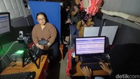 Pelayanan ini hanya dibuka saat akhir pekan tepatnya pada Jumat dan Sabtu petang hingga malam hari. Mulai pukul 18.00 WIB hingga pukul 21.00 WIB.
