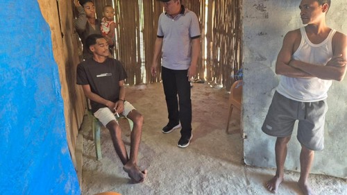 Piter Bois, buronan kasus pencabulan anak, ditangkap tim Tabur Kejati NTT di Desa Oelpuah, Kecamatan Kupang Tengah, Kabupaten Kupang, NTT, Jumat (22/8/2025). (Dok. Kejati NTT).