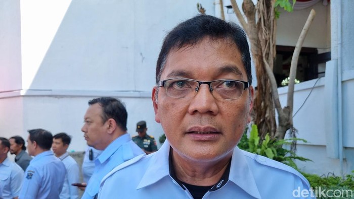 Plt Kepala Dinas Perhubungan (Dishub) Surabaya Trio Wahyu Bowo di Balai Kota.