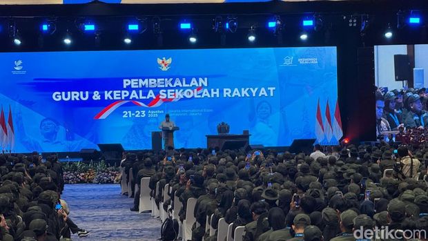 Presiden Prabowo Subianto saat menghadiri acara Pembekalan Guru dan Kepala Sekolah Rakyat, Jumat (22/8/2025). (Eva Safitri/detikcom)