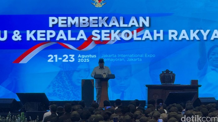 Presiden Prabowo Subianto saat menghadiri acara Pembekalan Guru dan Kepala Sekolah Rakyat, Jumat (22/8/2025). (Eva Safitri/detikcom)