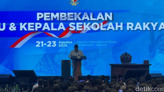 Presiden Prabowo Subianto saat menghadiri acara Pembekalan Guru dan Kepala Sekolah Rakyat, Jumat (22/8/2025). (Eva Safitri/detikcom)