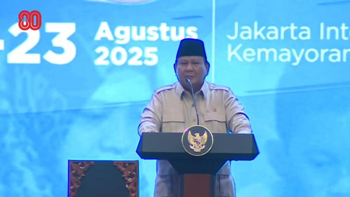 Presiden Prabowo Subianto saat memberikan pembekalan kepada Guru dan Kepala Sekolah Rakyat di JIExpo Kemayoran, Jakarta Pusat, Jumat (22/8/2025). (dok YouTube/Sekretariat Presiden)