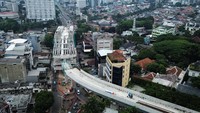 LRT ini terhubung dari Velodrome hingga Manggarai sepanjang 6,4 km yang ditargetkan selesai dan dapat dioperasikan pada kuartal kedua 2026.  Foto: ANTARA FOTO/SULTHONY HASANUDDIN