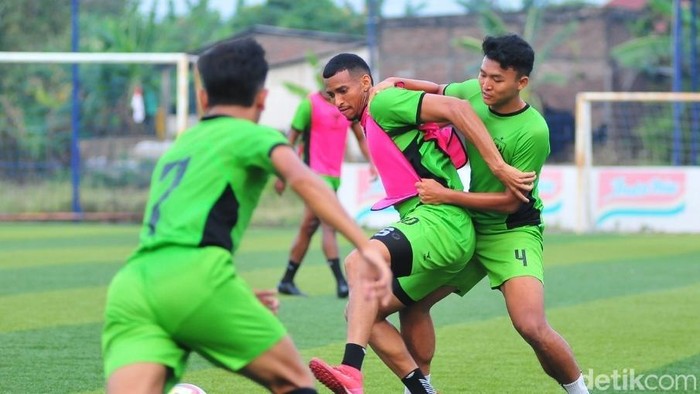 Sesi latihan PSIS Semarang di Lapangan Wisesa, Mranggen, Demak, Jumat (22/8/2025).