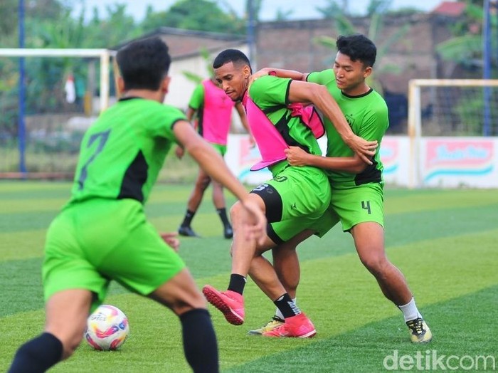 Sesi latihan PSIS Semarang di Lapangan Wisesa, Mranggen, Demak, Jumat (22/8/2025).