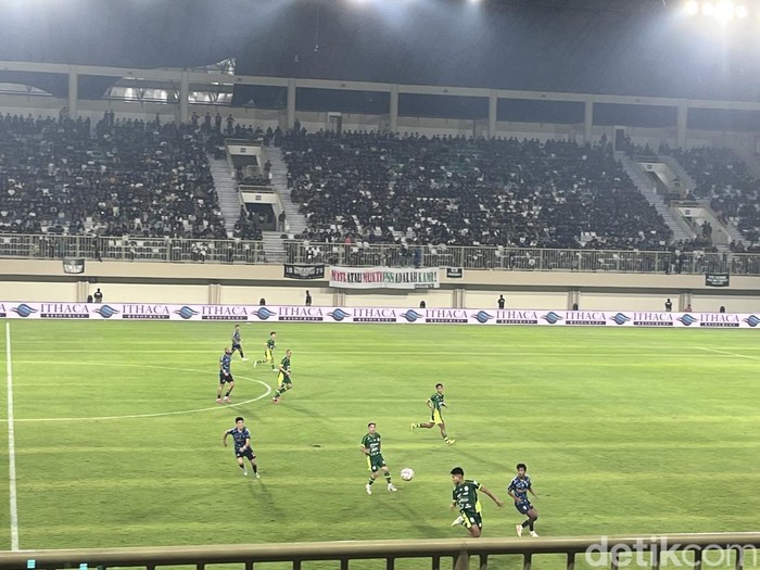 Laga PSS Sleman vs PSPS Pekanbaru di Stadion Maguwoharjo, Sleman, Jumat (22/8/2025).