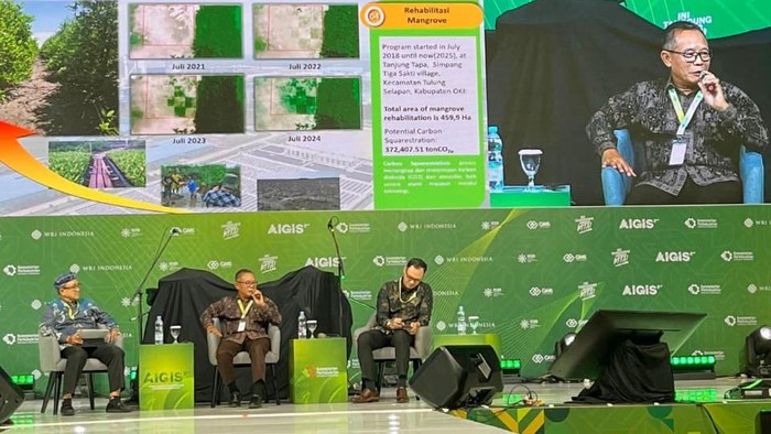 PT OKI Pulp & Paper saat paparan di Annual Indonesia Green Industry Summit (AIGIS) 2025