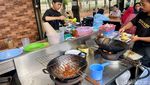 Puas Kenyang! Makan Soto Betawi Legendaris di Jaksel