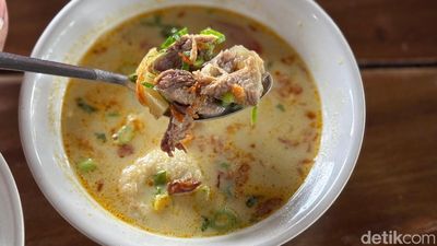 Puas Kenyang! Makan Soto Betawi Legendaris di Jaksel