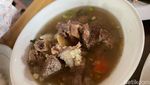 Puas Kenyang! Makan Soto Betawi Legendaris di Jaksel