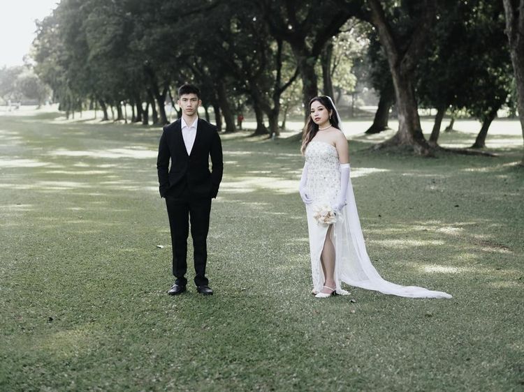 Foto Prewedding Anjani Putri Jarwo Kwat dan Daffa Azriel di Lapangan Golf