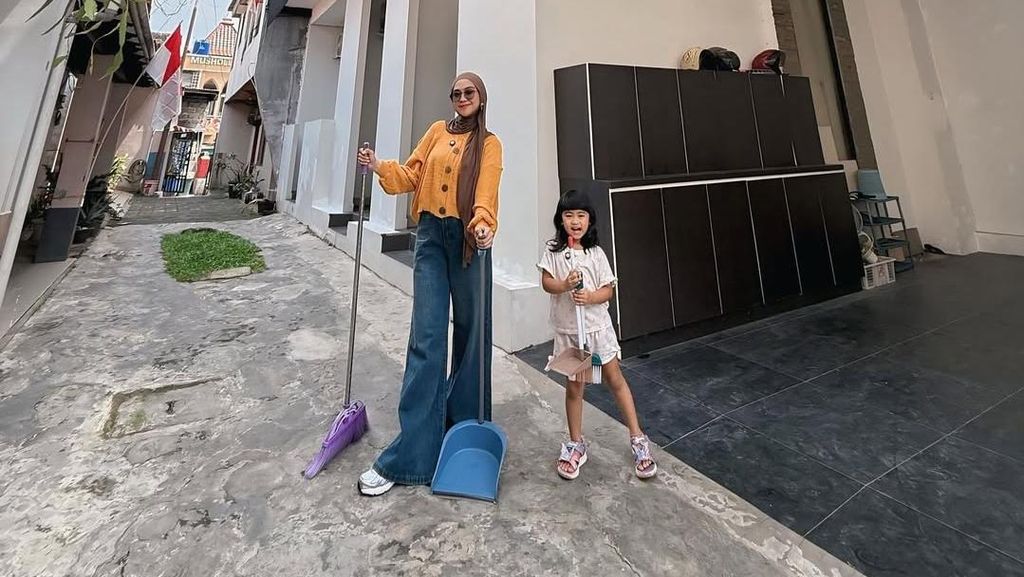 Moana Anak Ria Ricis Jadi Ibu Kos!