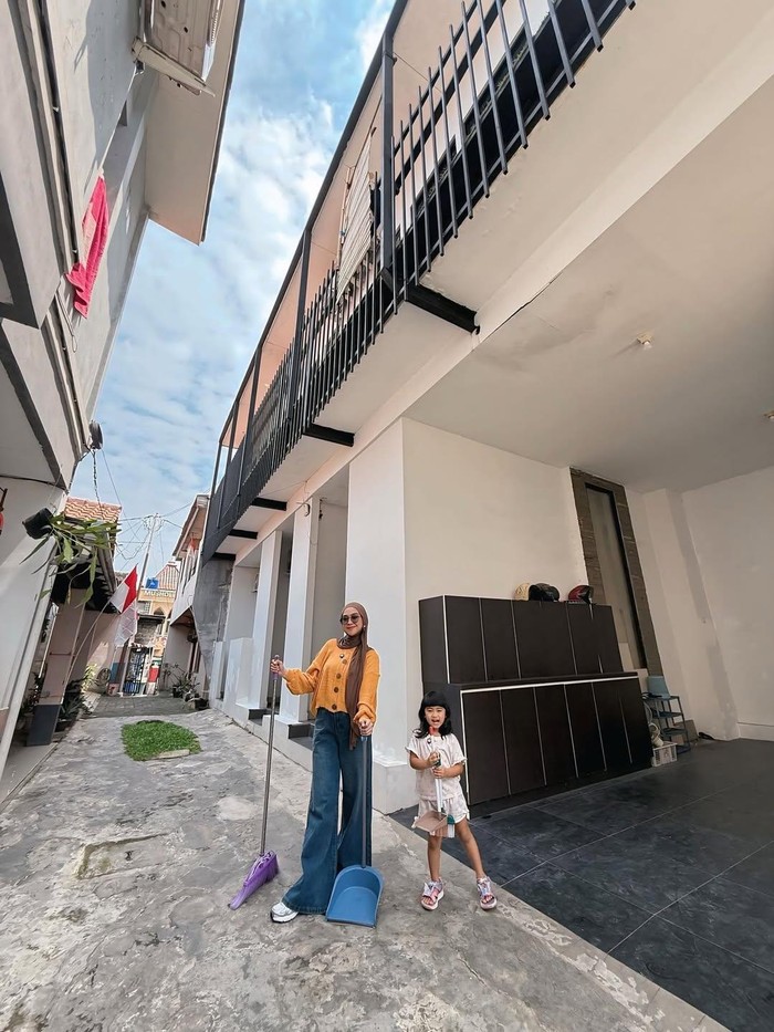 Ria Ricis Ria Ricis berikan Moana kos-kosan 8 pintu.