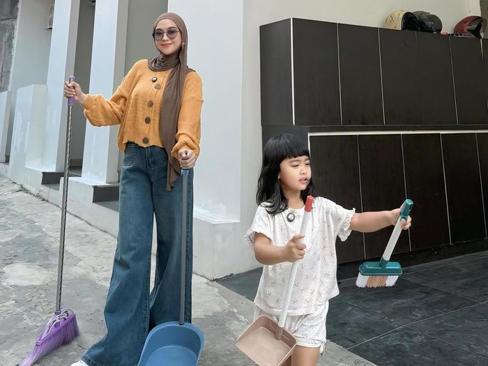 Ria Ricis berikan Moana kos-kosan 8 pintu.