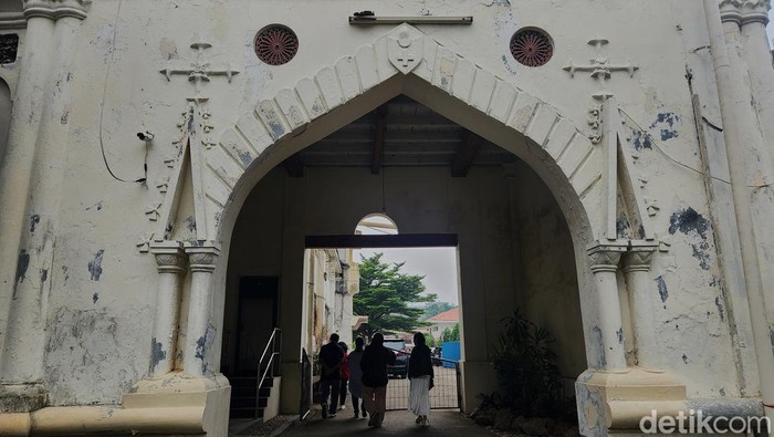 Rumah Raden Saleh Cikini Rumah Raden Saleh di tengah kota Jakarta masih kokoh berdiri. Meski begitu, rumah yang sudah berusia 1,5 abad ini kondisinya sudah mengalami beberapa kerusakan.