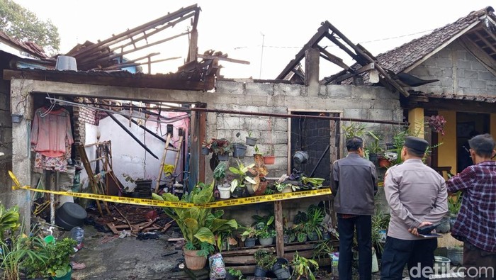 Rumah milik Sutari (60) warga Saragan, Banyurojo, Mertoyudan, Kabupaten Magelang, ludes terbakar, Jumat (22/8/2025).