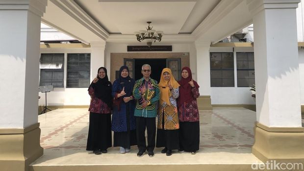 Sejumlah guru SMA Negeri (SMAN) 1 Yogyakarta atau yang dikenal dengan SMAN 1 Teladan Jogja di Wirobrajan, Kota Jogja, Jumat (22/8/2025).