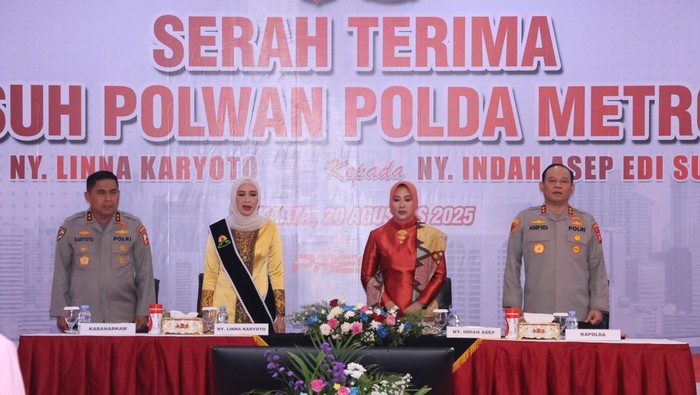 Serah terima jabatan Ibu Asuh Polwan Polda Metro Jaya. (dok.Istimewa)