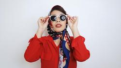 Bingung Cara Styling Scarf? Ini 4 Tips biar Look Makin Chic & Elegan!