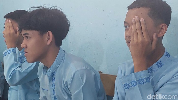 Siswa SMPN 6 Cimahi Jalani Pemeriksaan Mata Gratis