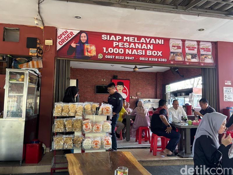 Sedapnya Makan Siang dengan Soto Betawi dan Nasgor Kambing Legendaris di Jaksel