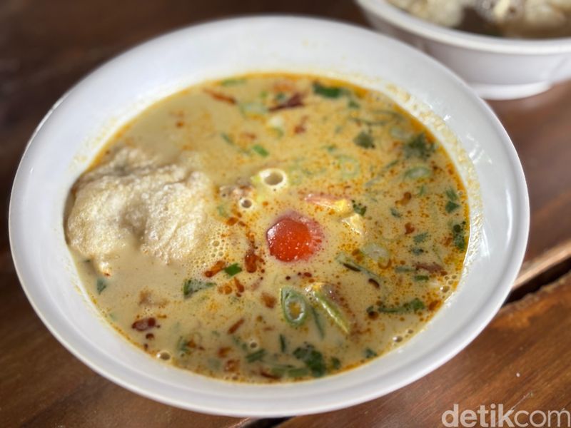 Sedapnya Makan Siang dengan Soto Betawi dan Nasgor Kambing Legendaris di Jaksel